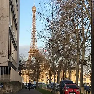 Pour Deux Face A La Tour Eiffel Appartement Paris